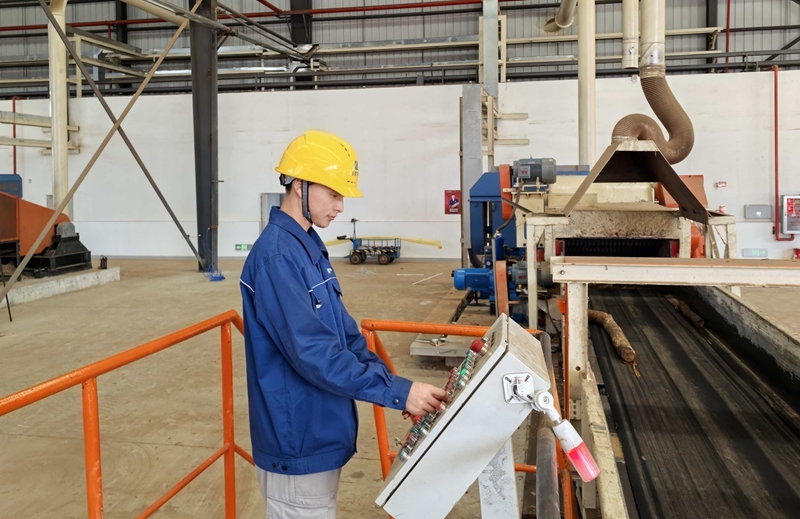 助力新型工業(yè)化 | 鎮(zhèn)江中福馬黨員“技服先鋒隊(duì)”蹚出服務(wù)轉(zhuǎn)型新路子