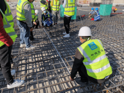 我院二期工程項目實訓樓圓滿封頂，技術服務精準護航